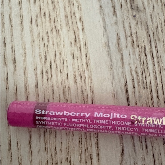 LUNA MAGIC Lip Pencil in Strawberry Mojito - Picture 2 of 2